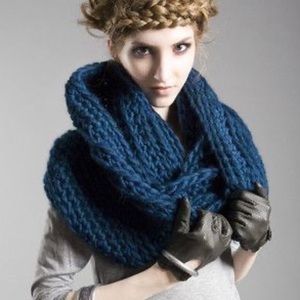 Spratters & Jayne Black Oversized Circle Scarf